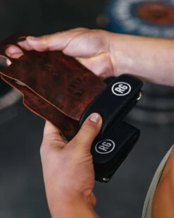 RooGrips 3 Hole Hand Grips - Pebble Grain -Fitness Equipment KG0006 WEB3 jyida8