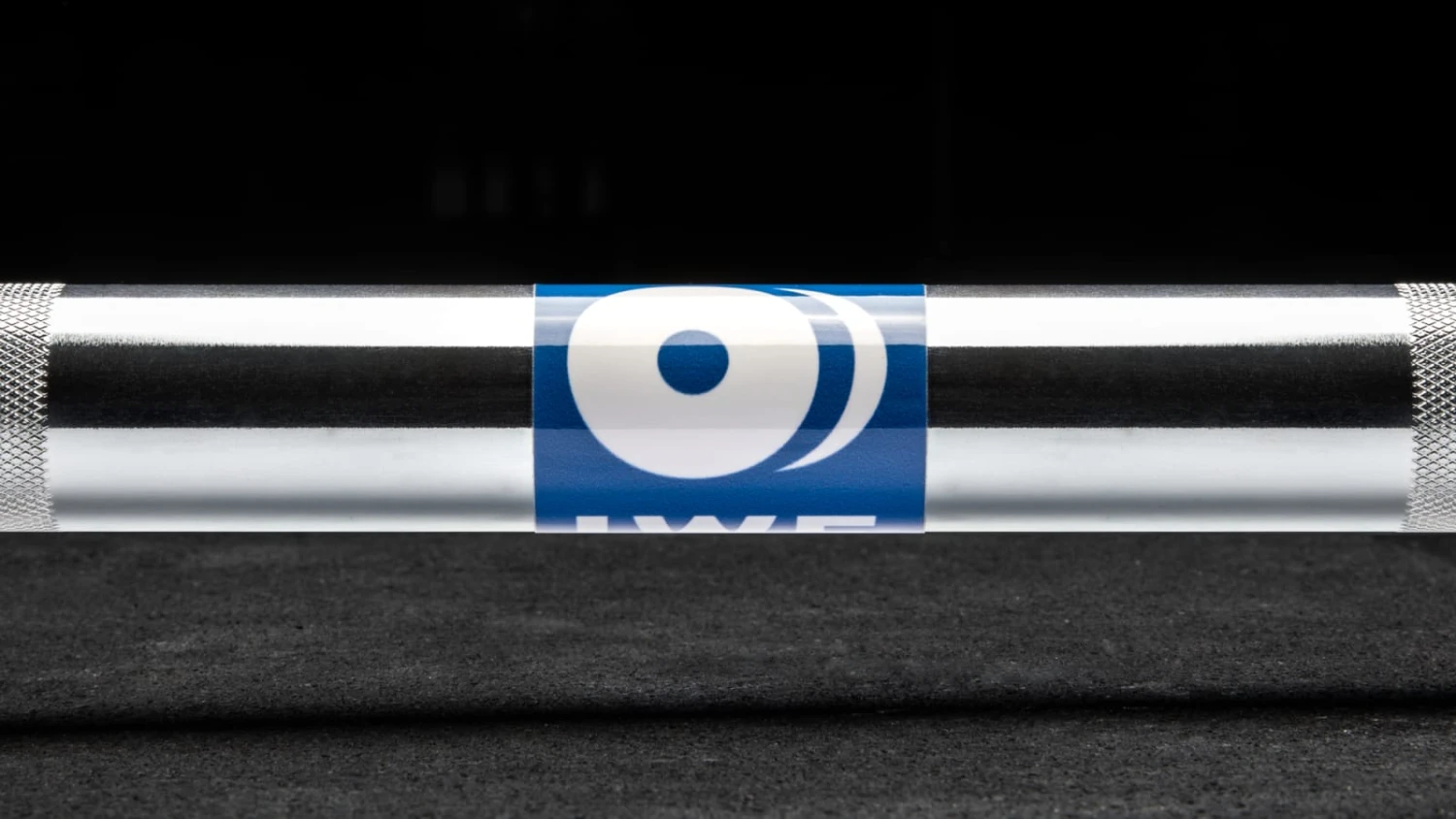 Rogue 28MM IWF Olympic Weightlifting Bar W/ Center Knurl - Bright Zinc 2 Rogue 28MM IWF Olympic Weightlifting Bar W/ Center Knurl - Bright Zinc - Image 2