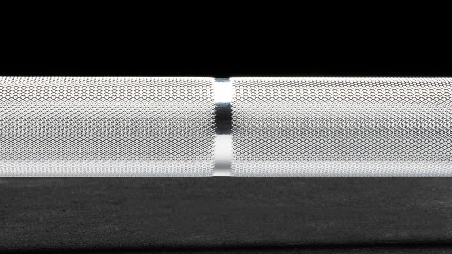 Rogue 28MM IWF Olympic Weightlifting Bar W/ Center Knurl - Bright Zinc 5 Rogue 28MM IWF Olympic Weightlifting Bar W/ Center Knurl - Bright Zinc - Image 5